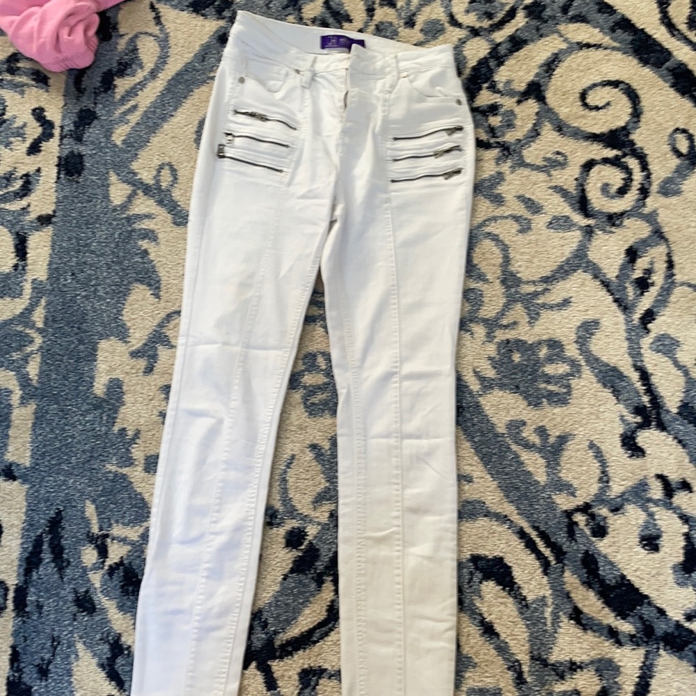 White skinny jeans